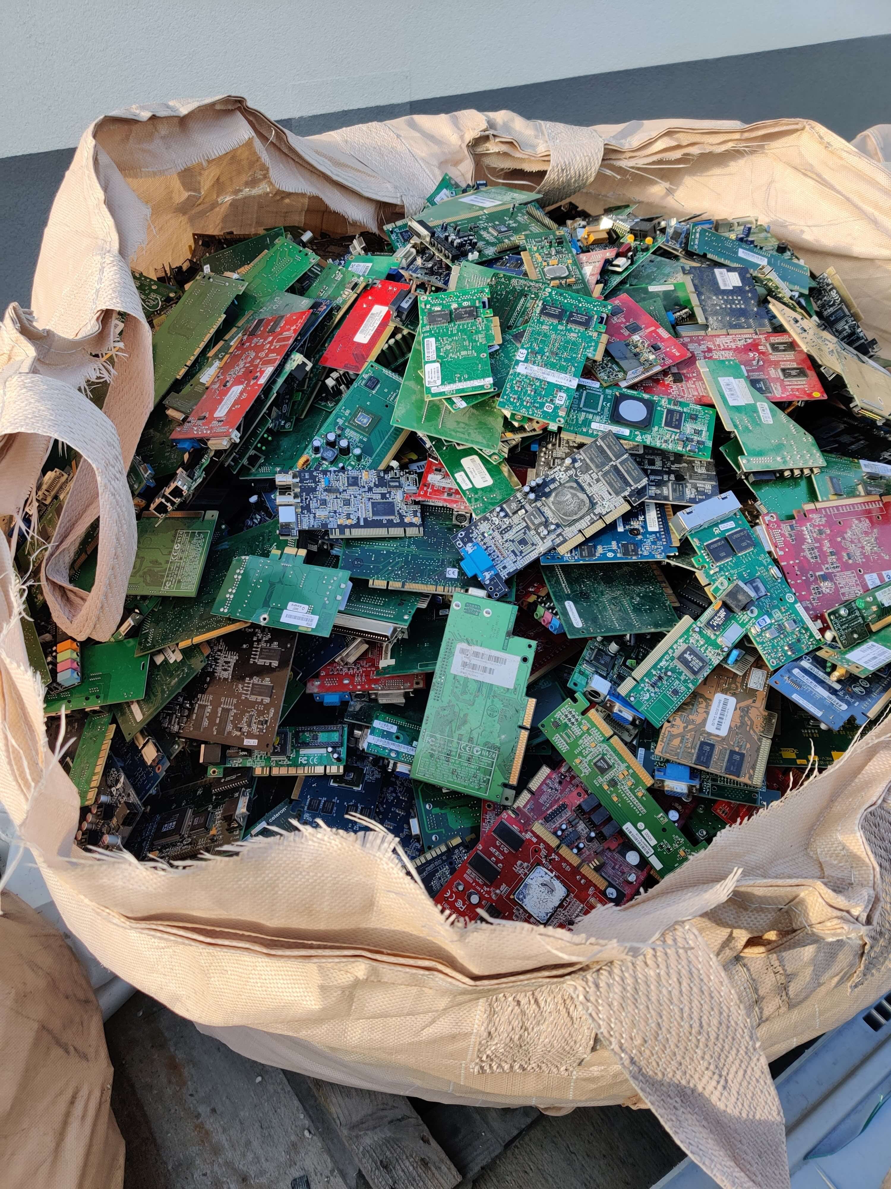 Vyraďovanie a zber použitej elektroniky